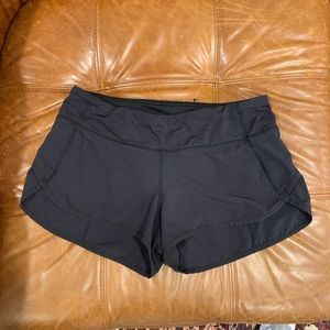 Lululemon Speed up black 2.5” size 6